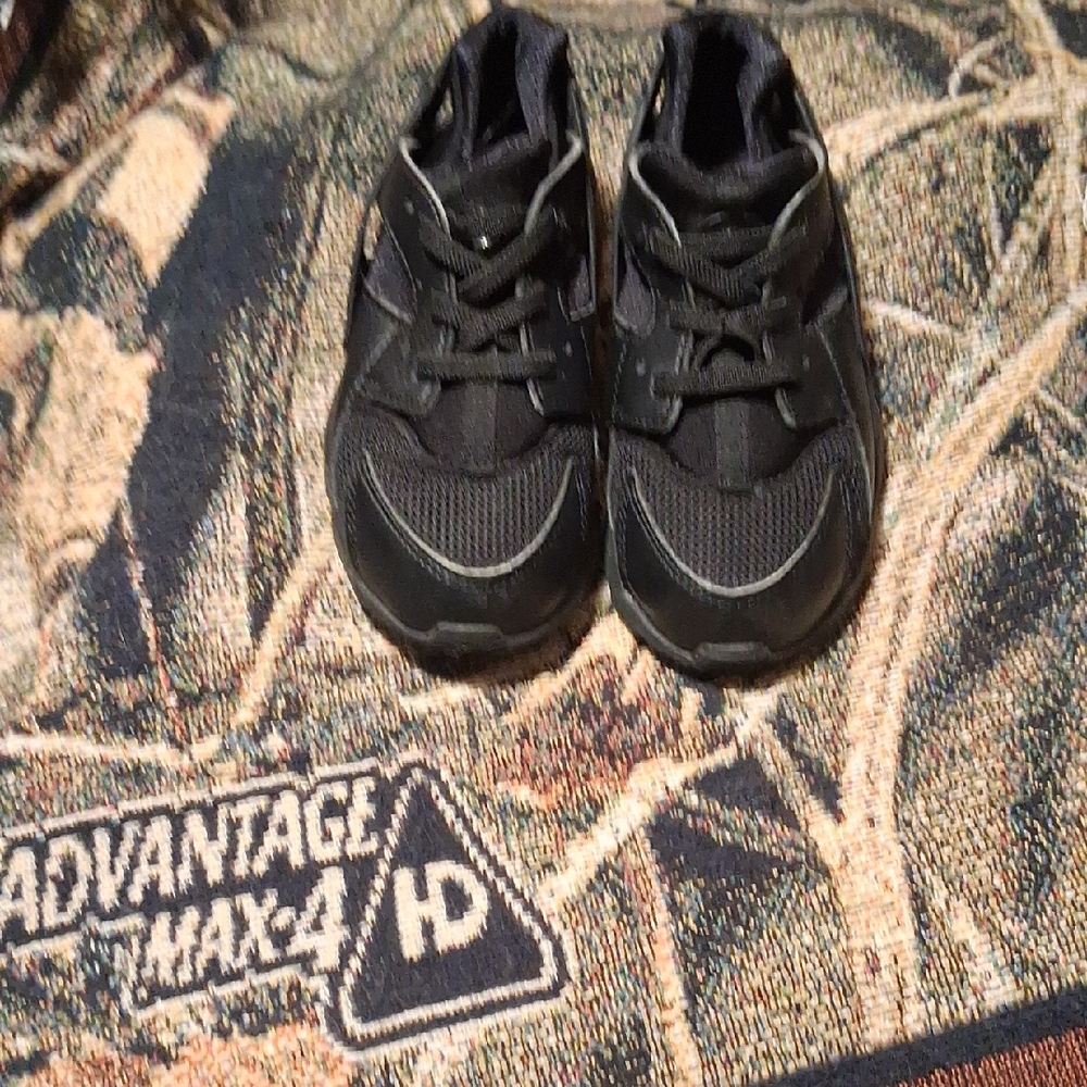Nike Kids Black Low-Top Sneakers